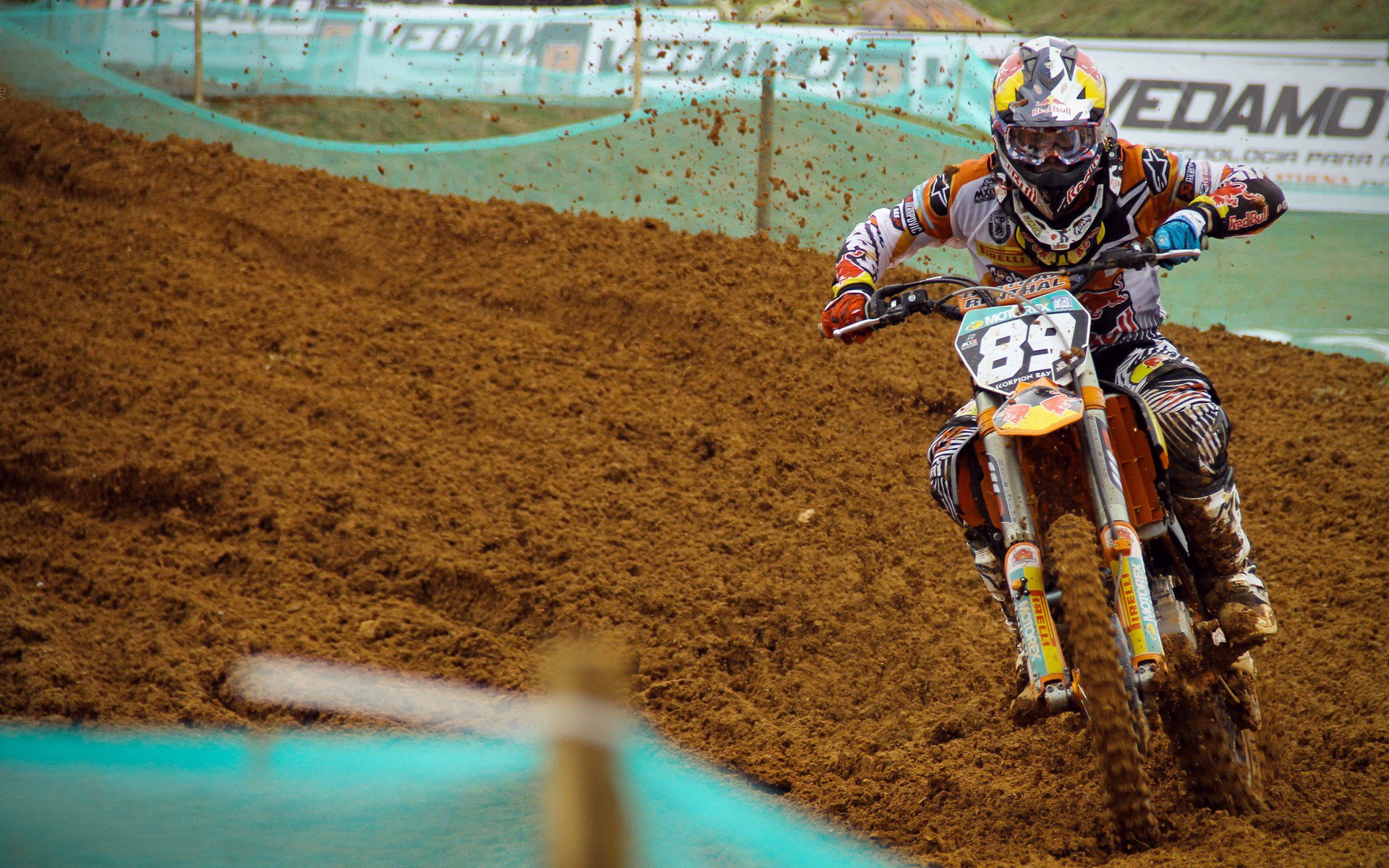 场地情况变化频繁队伍赛前适应训练安排更加灵活,比赛场地怎么形容