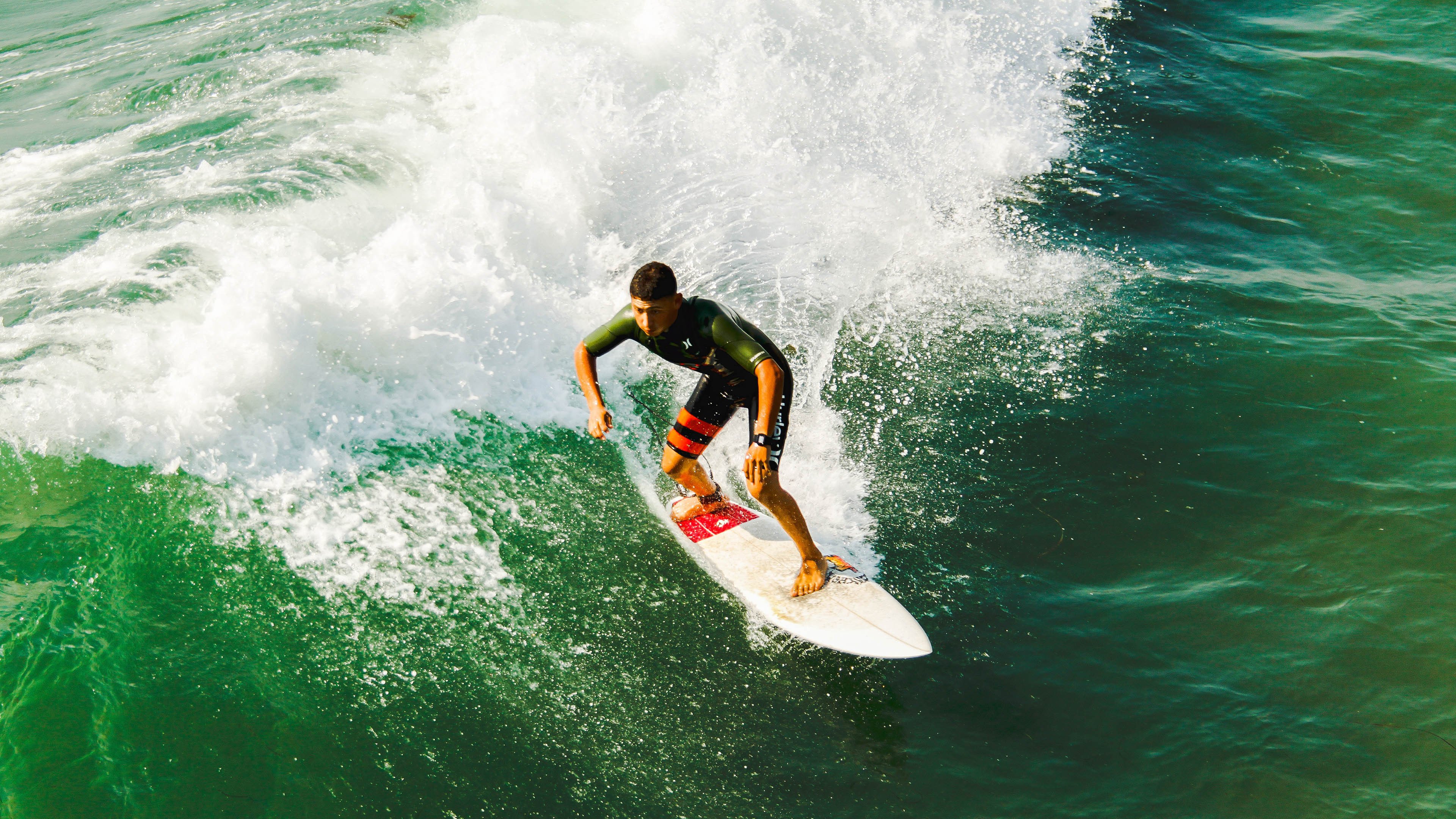 勇士队全力拼搏,追逐历史三连冠,勇士4年夺三冠对手